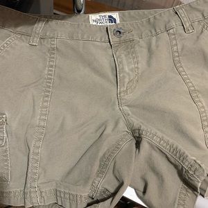 The North Face women’s cargo shorts sz 4